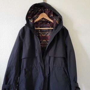 Unworn Pendleton Women's Hooded Waterproof Midi Raincoat in Black
